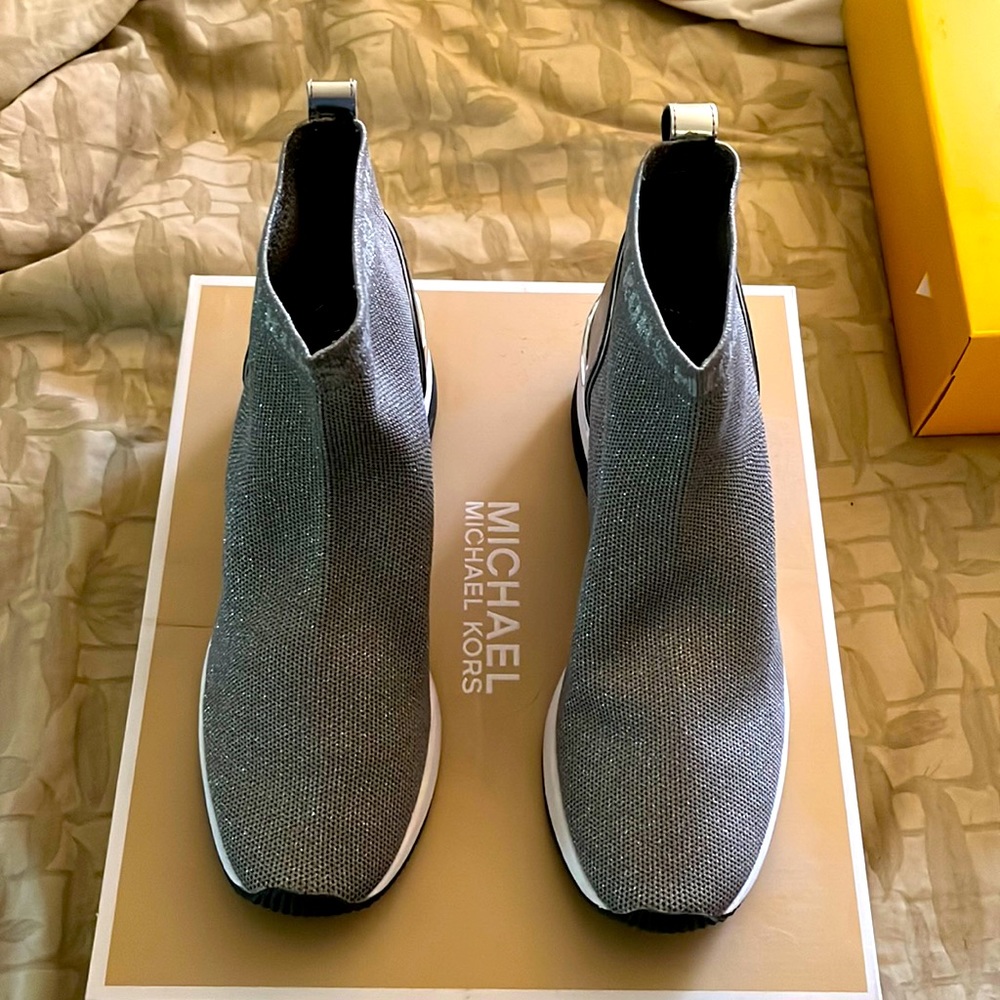 Michael Kors Skylar booty. Worn only one time.